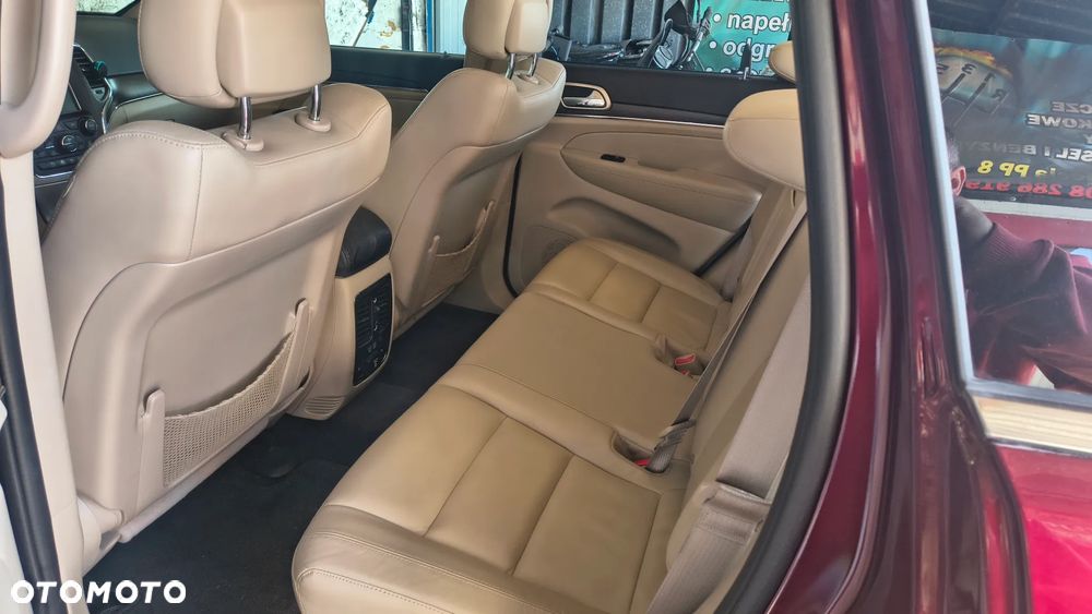 Jeep Grand Cherokee - 14