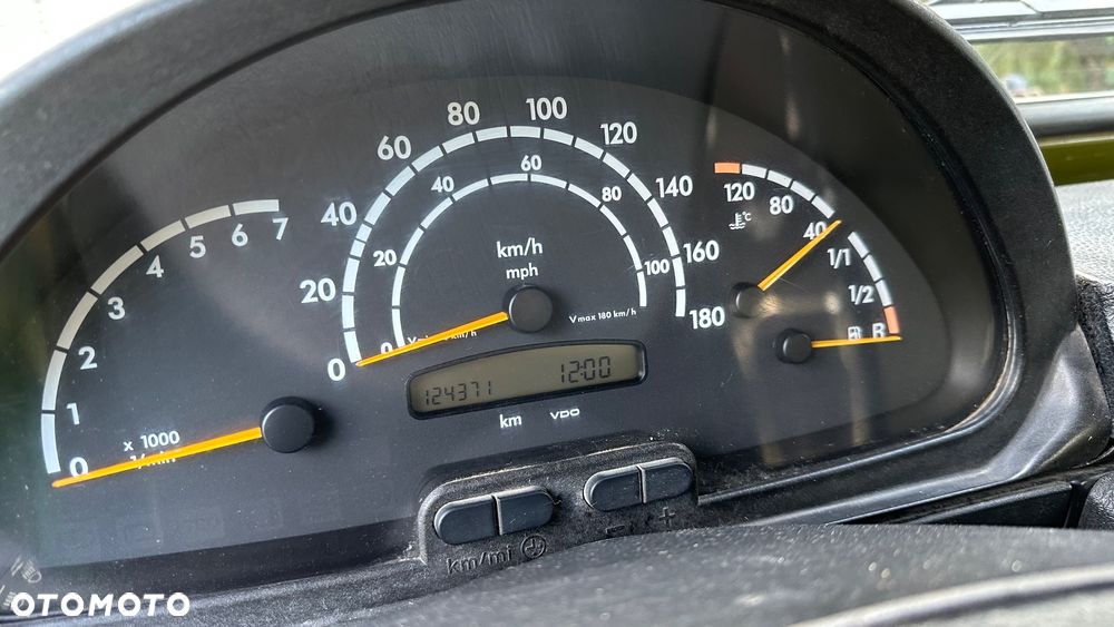Mercedes-Benz Klasa G 270 CDI Automatik - 22