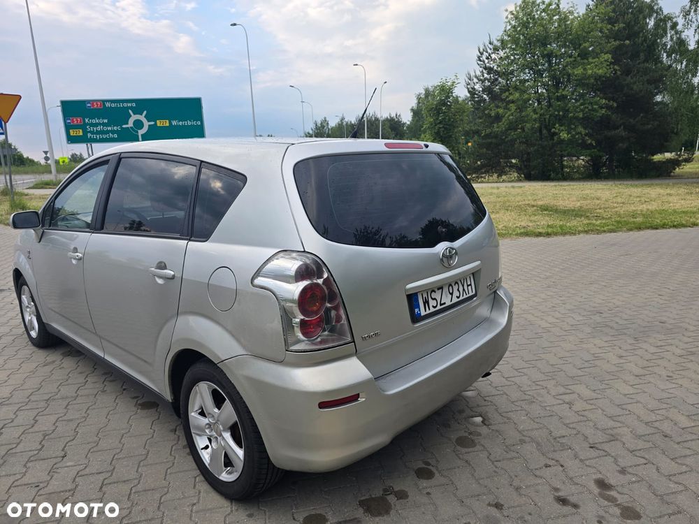 Toyota Corolla Verso - 8