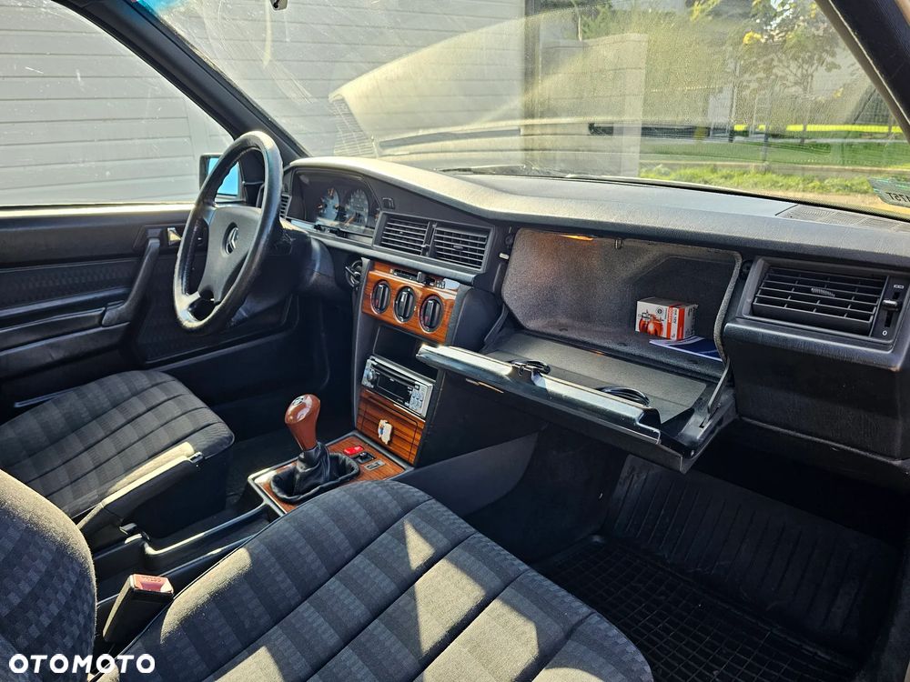 Mercedes-Benz W201 (190) - 31