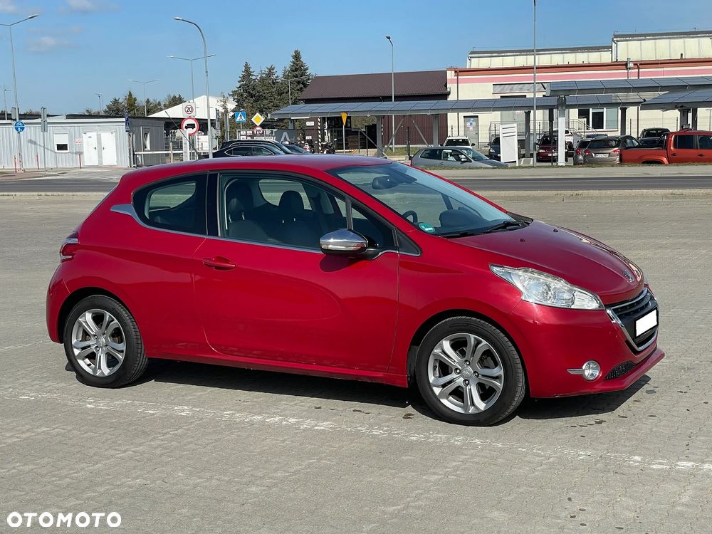 Peugeot 208 PureTech 110 Stop & Start Allure - 17