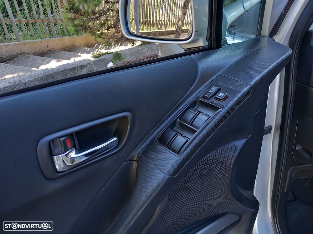 Toyota Corolla Verso 2.2 D-4D Sol - 23