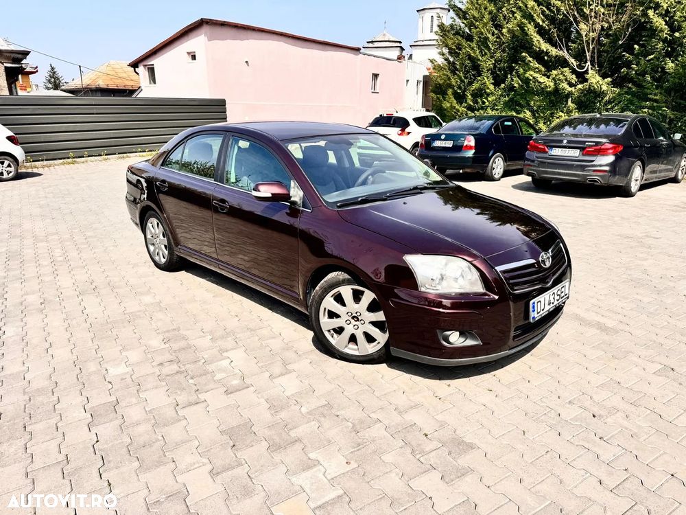Toyota Avensis 2.0 Luxury - 1
