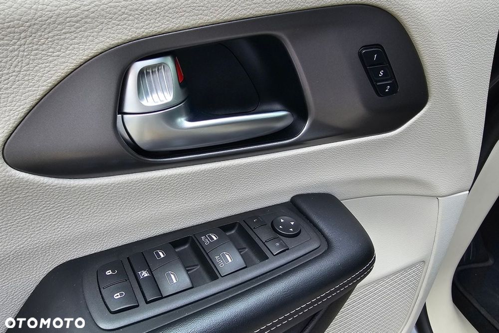 Chrysler Pacifica - 31