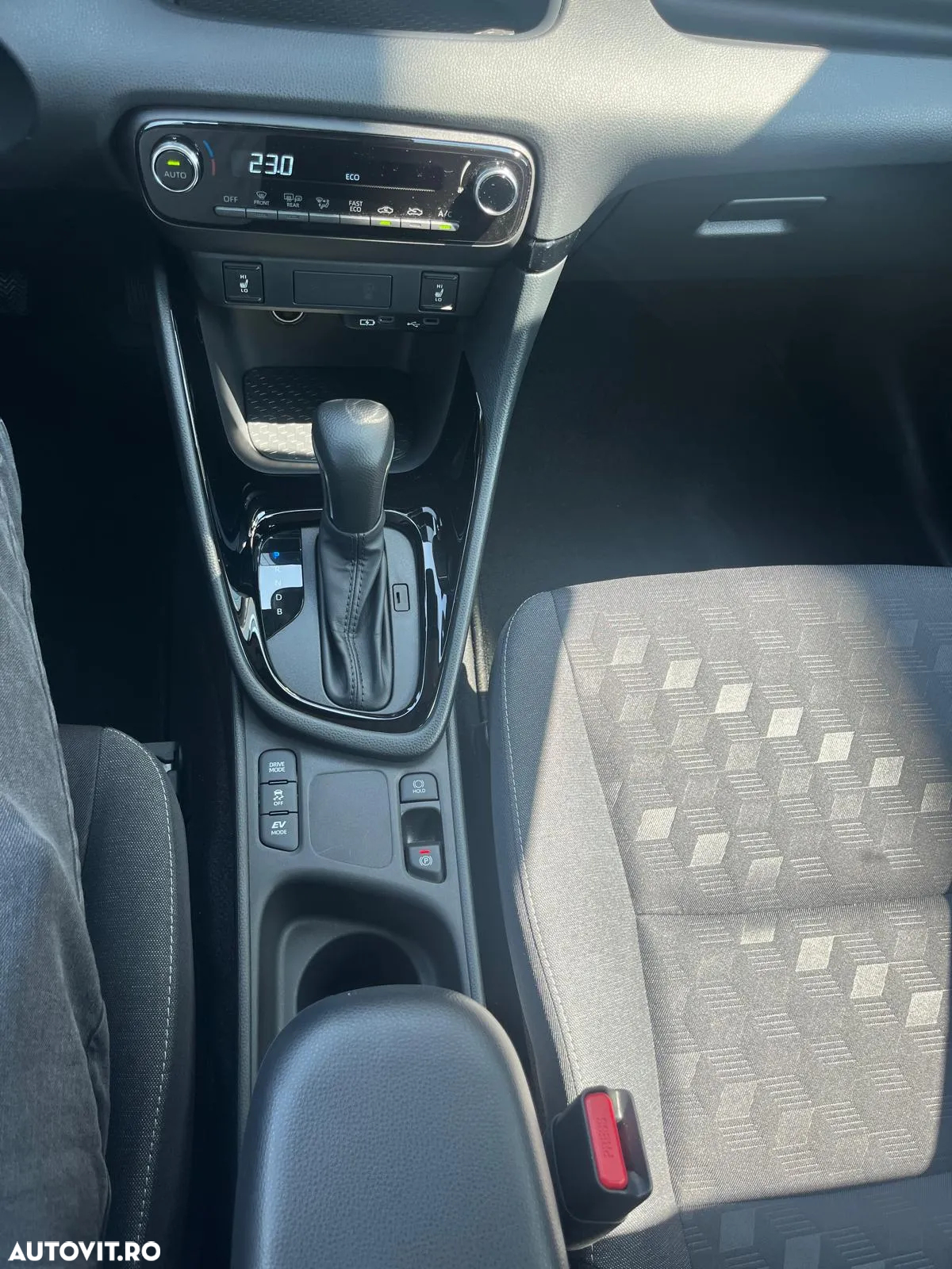 Toyota Yaris 1.5 116 CP HEV Business - 16