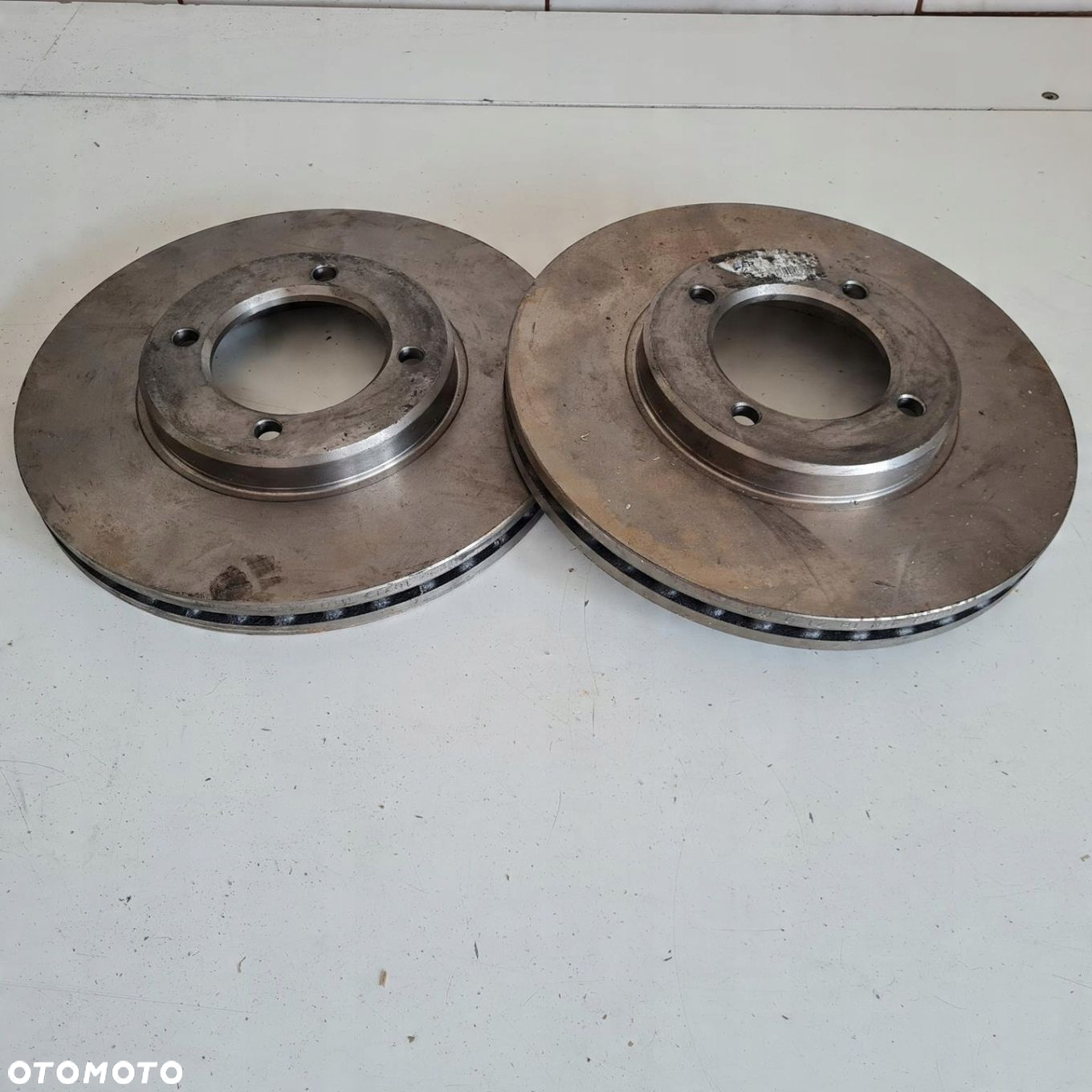 TOYOTA CRESSIDA TARCZE HAMULCOWE KOMPLET KAGER 37-0611 - 2