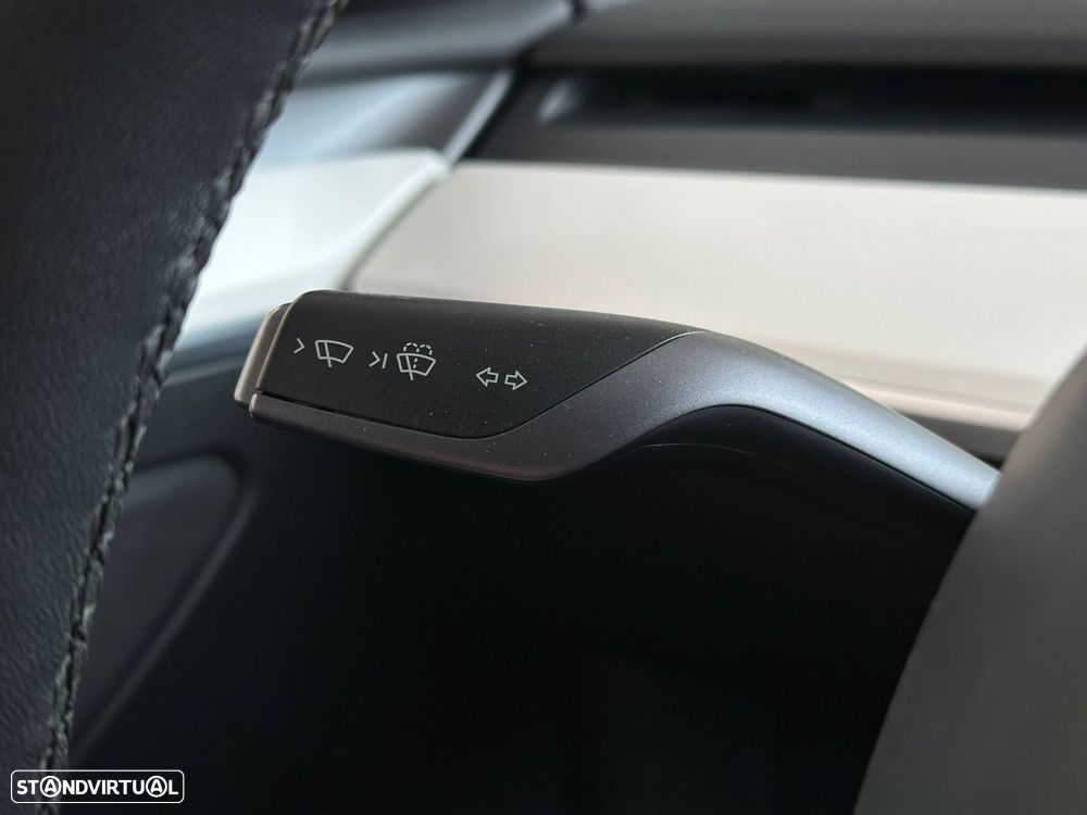 Tesla Model Y Standard RWD - 16