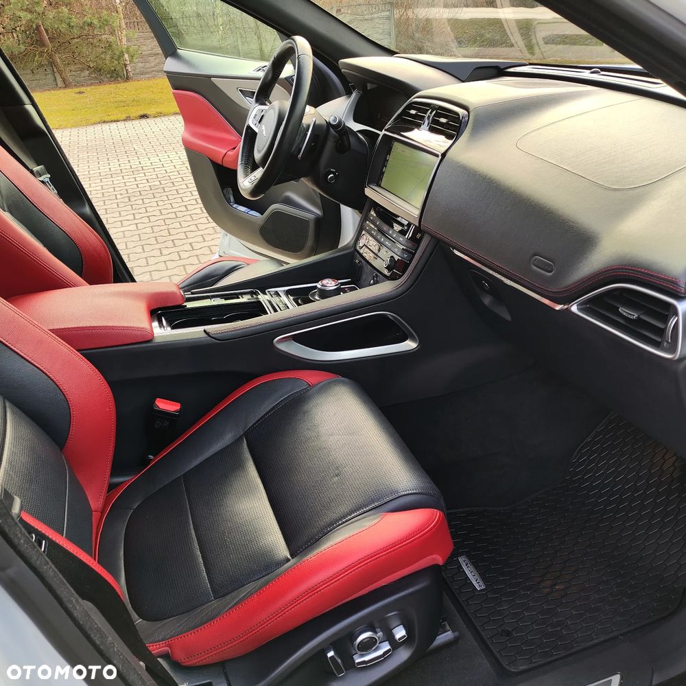 Jaguar F-Pace S AWD - 23
