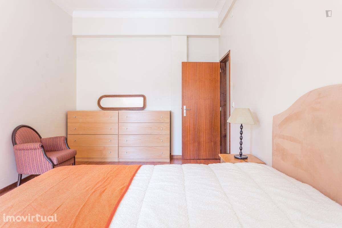 Quarto - localizado em Paranhos Porto - Grande imagem: 5/28