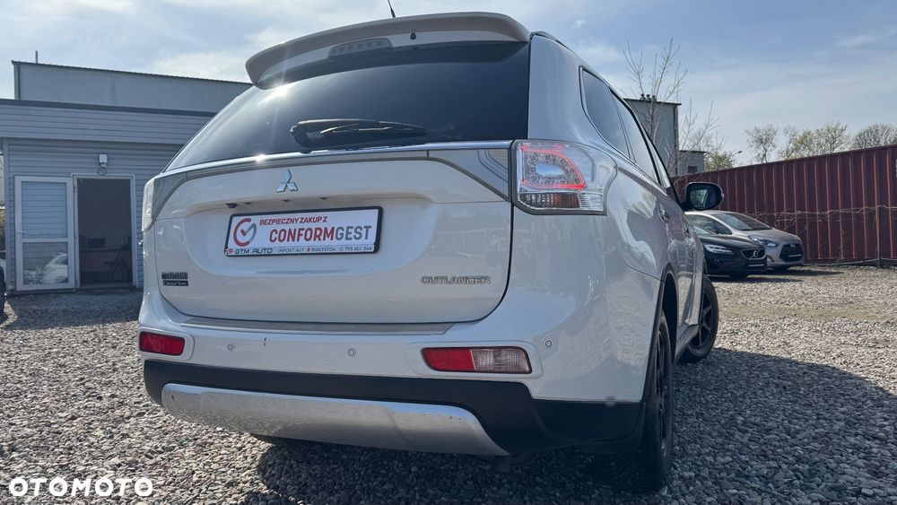 Mitsubishi Outlander 2.0 4WD Invite - 14