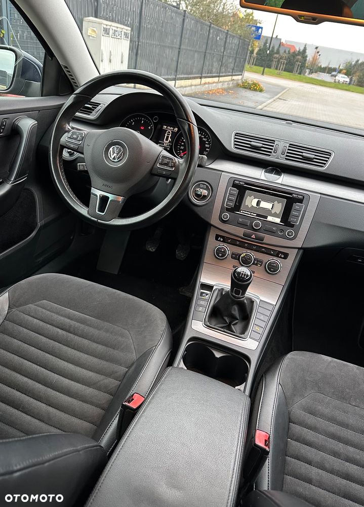 Volkswagen Passat - 17