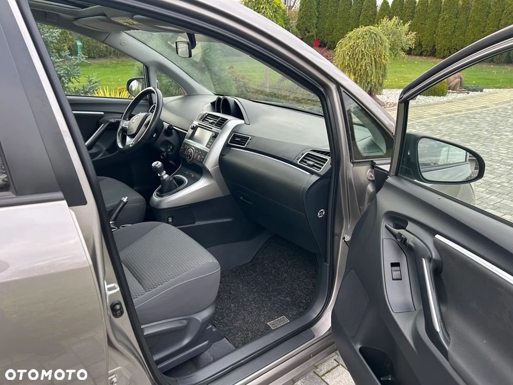 Toyota Verso 1.6 D-4D Prestige - 17