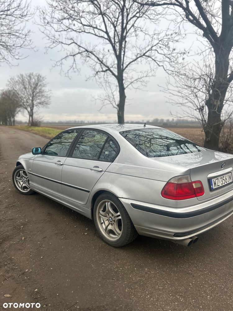 BMW Seria 3 328i - 3