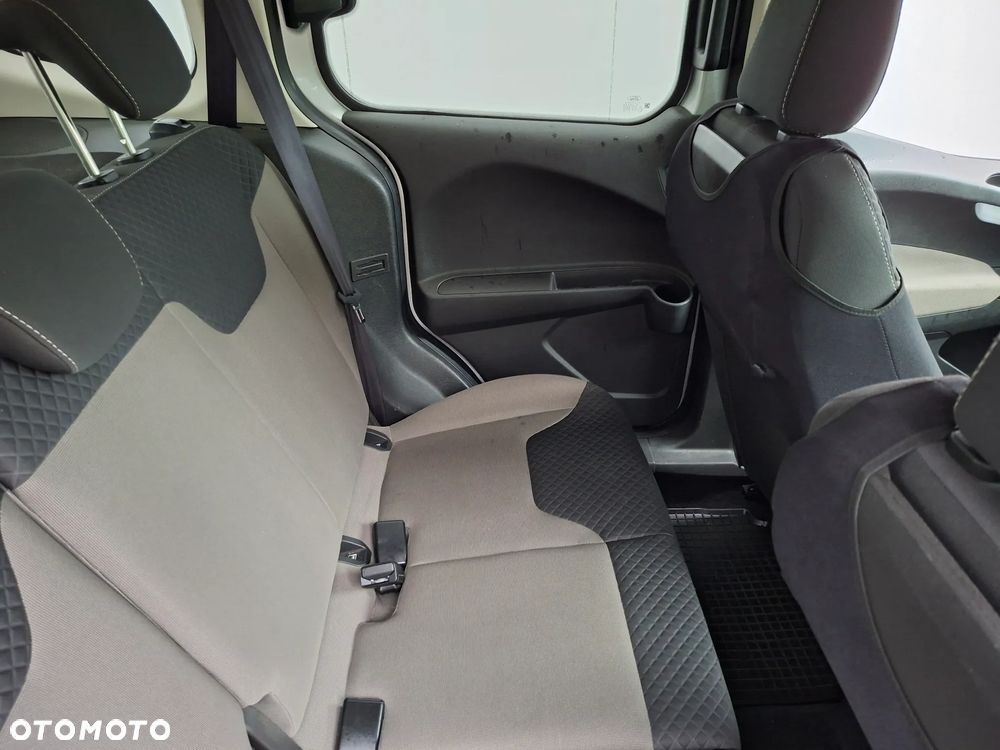 Ford Tourneo Courier - 11