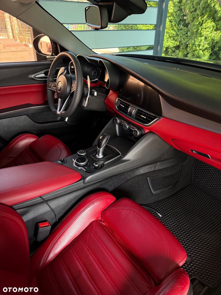 Alfa Romeo Giulia 2.0 Turbo 16V AT8 Veloce Ti - 10