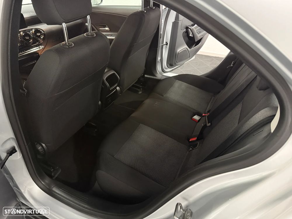 Mercedes-Benz A 180 Limousine d Business Solutions Aut. - 23