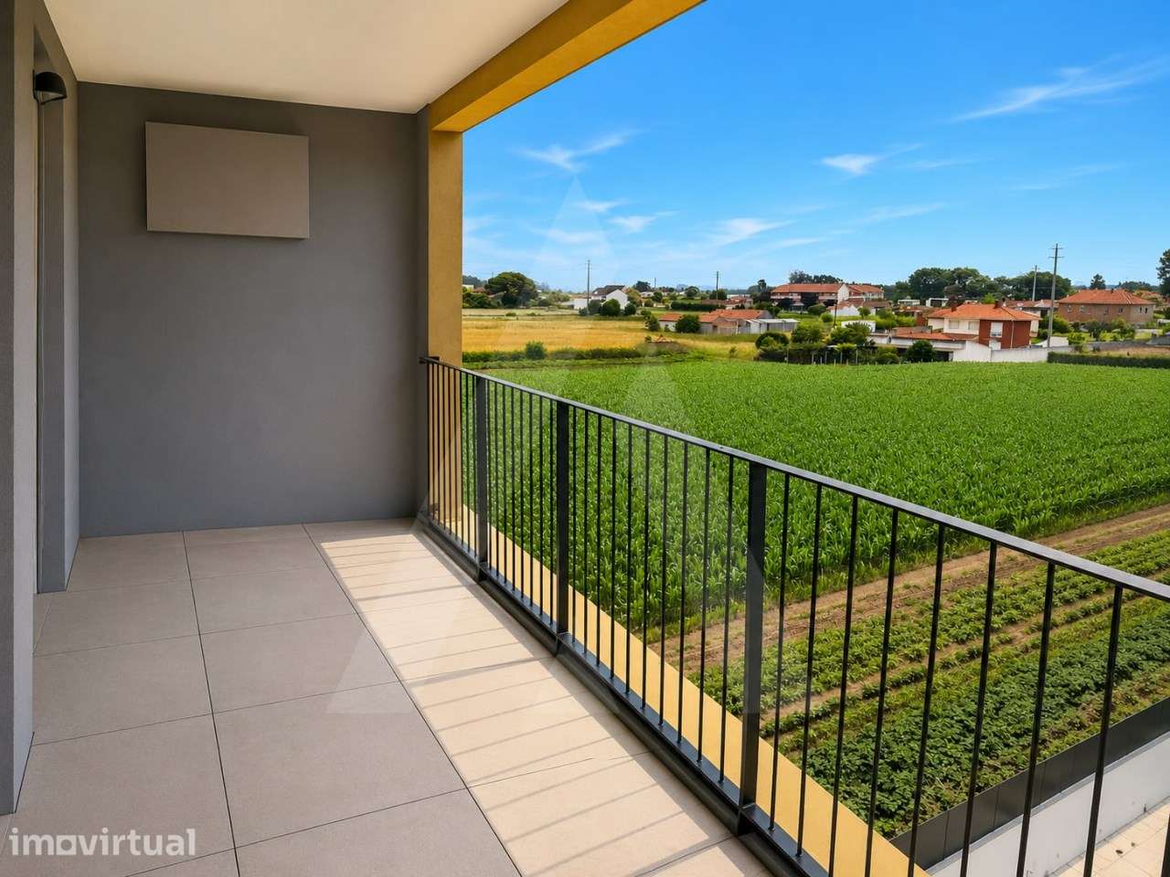 Apartamento T2 no Ed. Golden com varanda e garagem box em São Bernardo - Grande imagem: 4/19