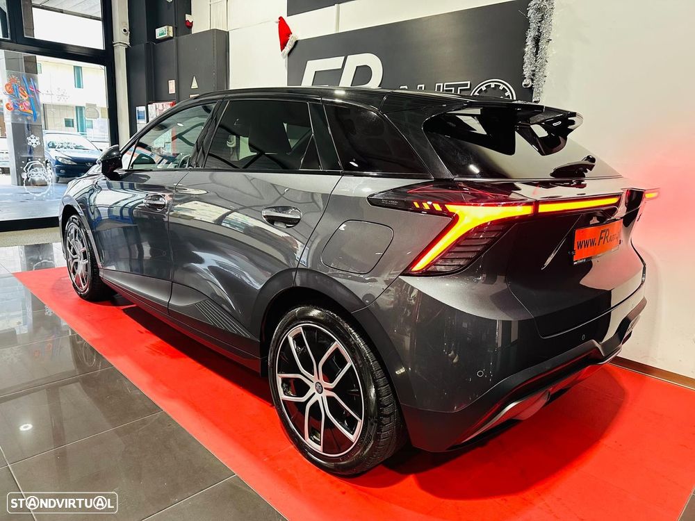 MG MG4 64 kWh Luxury - 15