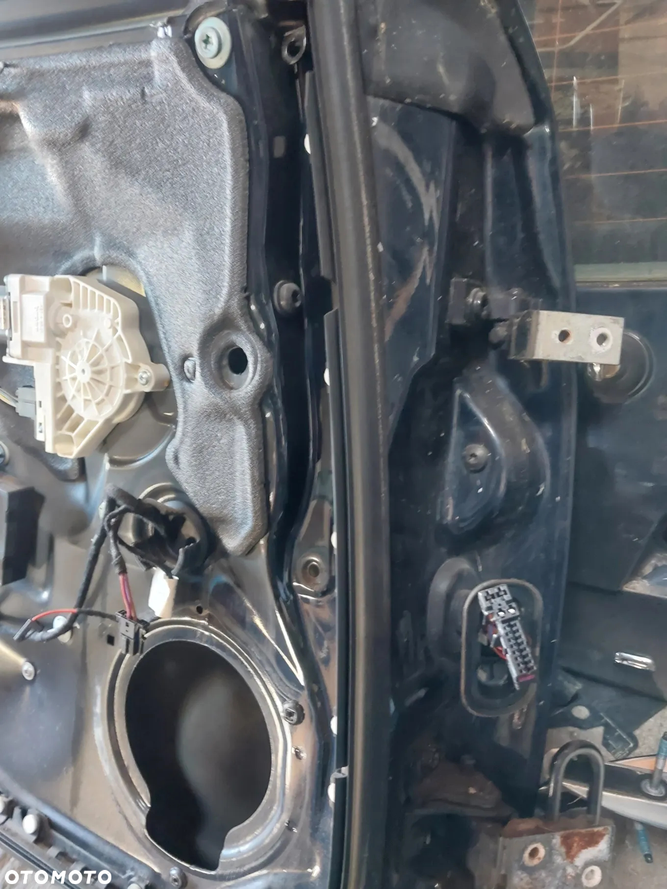 Drzwi prawy lewy tył tylne prawe lewe Audi A6 C6 Kombi Avant S-line LZ5D mechanizm podnoszenia szyby silniczek 4F0959802A sterownik 4F0959794 4F0959795 szyba przyciemniona zamek - 11