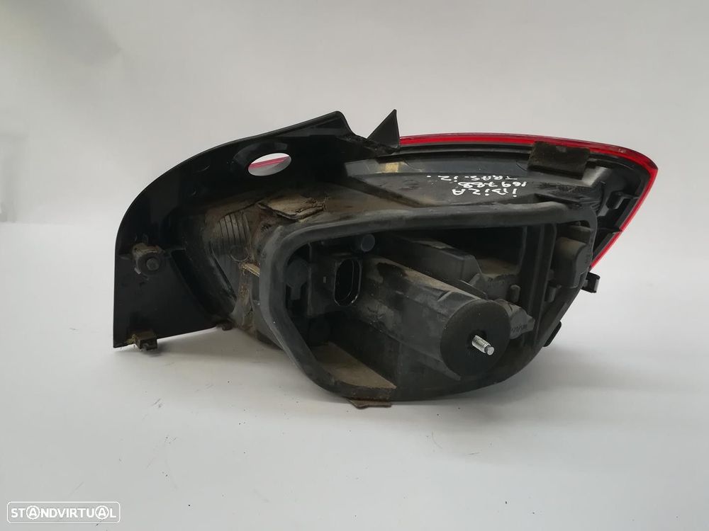 FAROLIM TRASEIRO ESQUERDO SEAT IBIZA IV 2015 -6J4945095K - 3