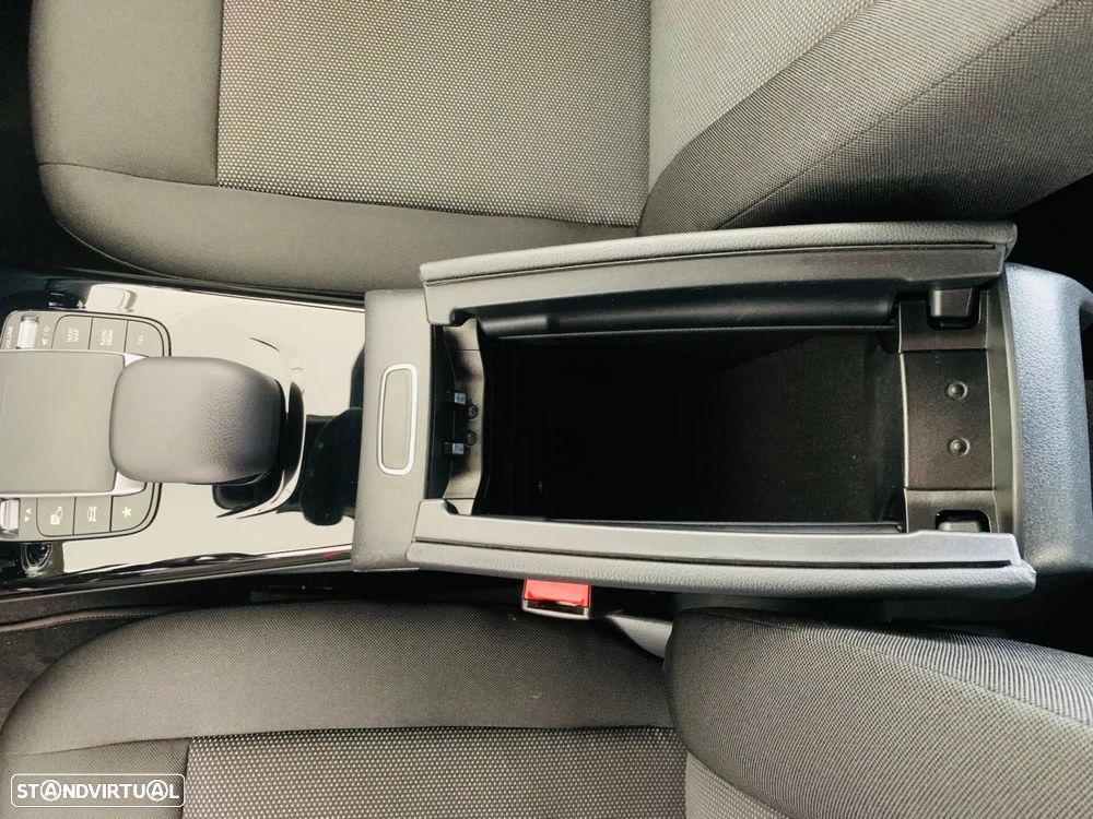 Mercedes-Benz CLA 180 7G-DCT Progressive - 28