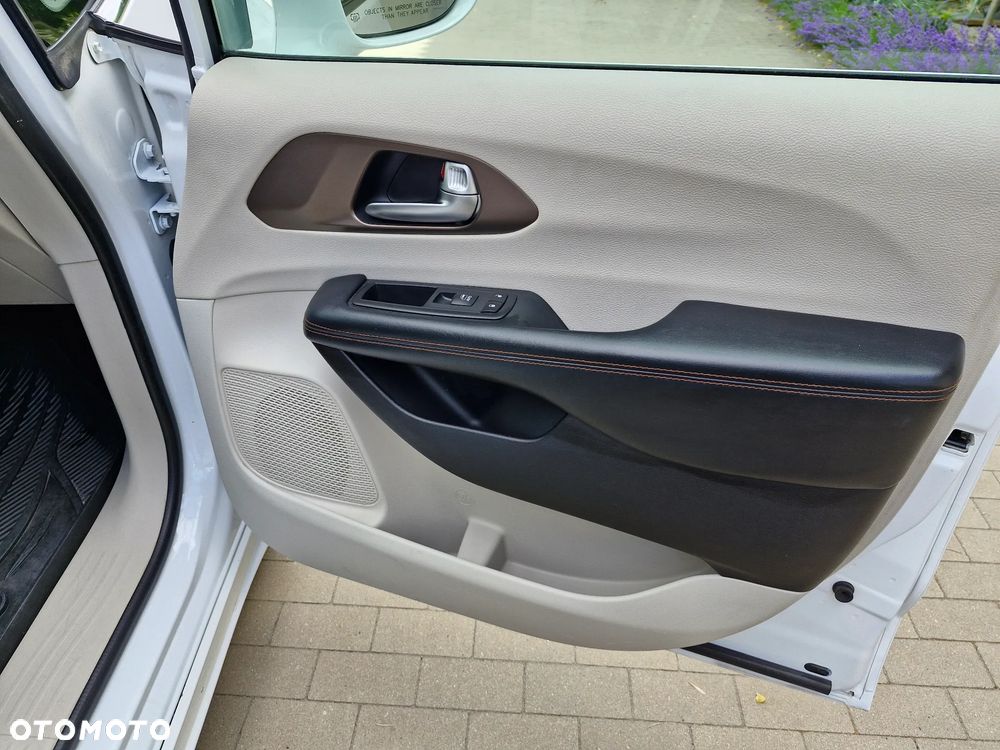 Chrysler Pacifica - 28