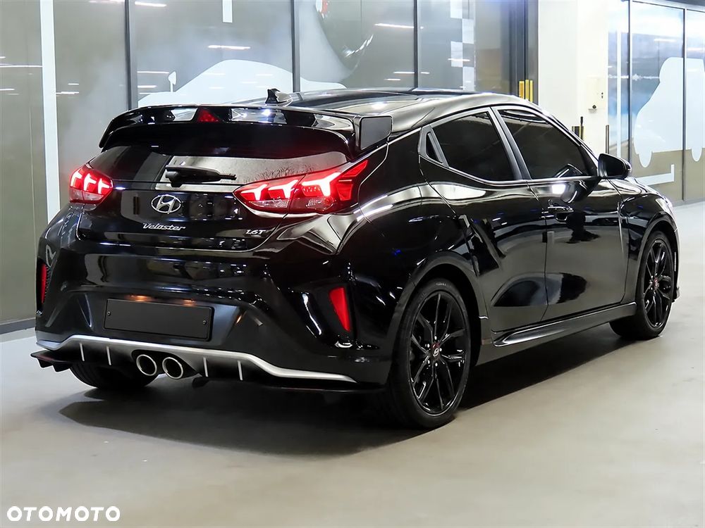 Hyundai Veloster - 2