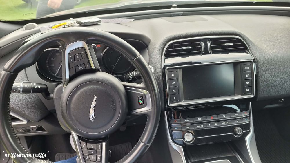Jaguar XE 2.0 D R-Sport Aut. - 8