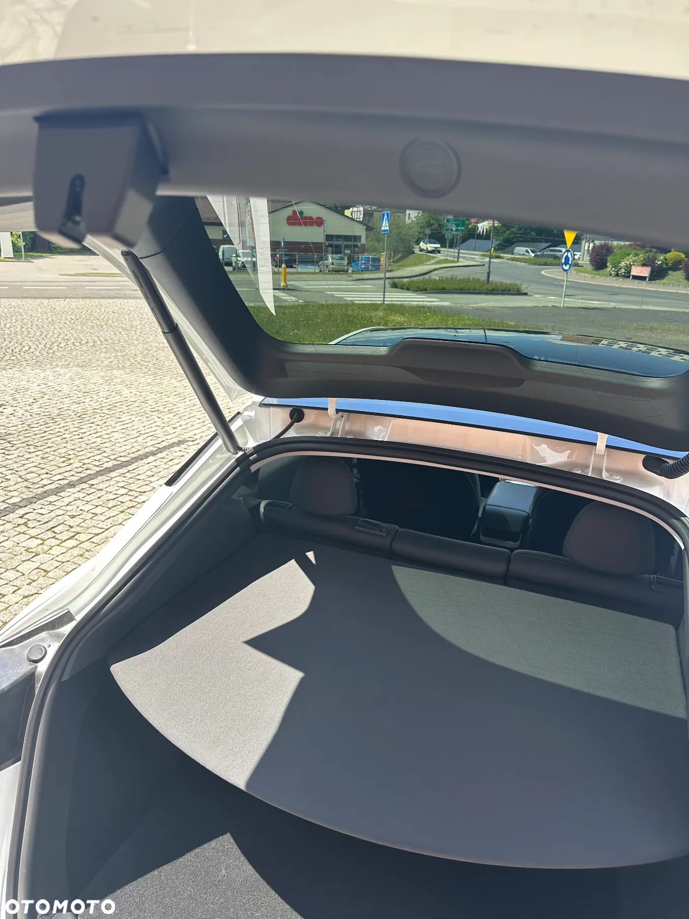 Tesla Y Long Range AWD - 17
