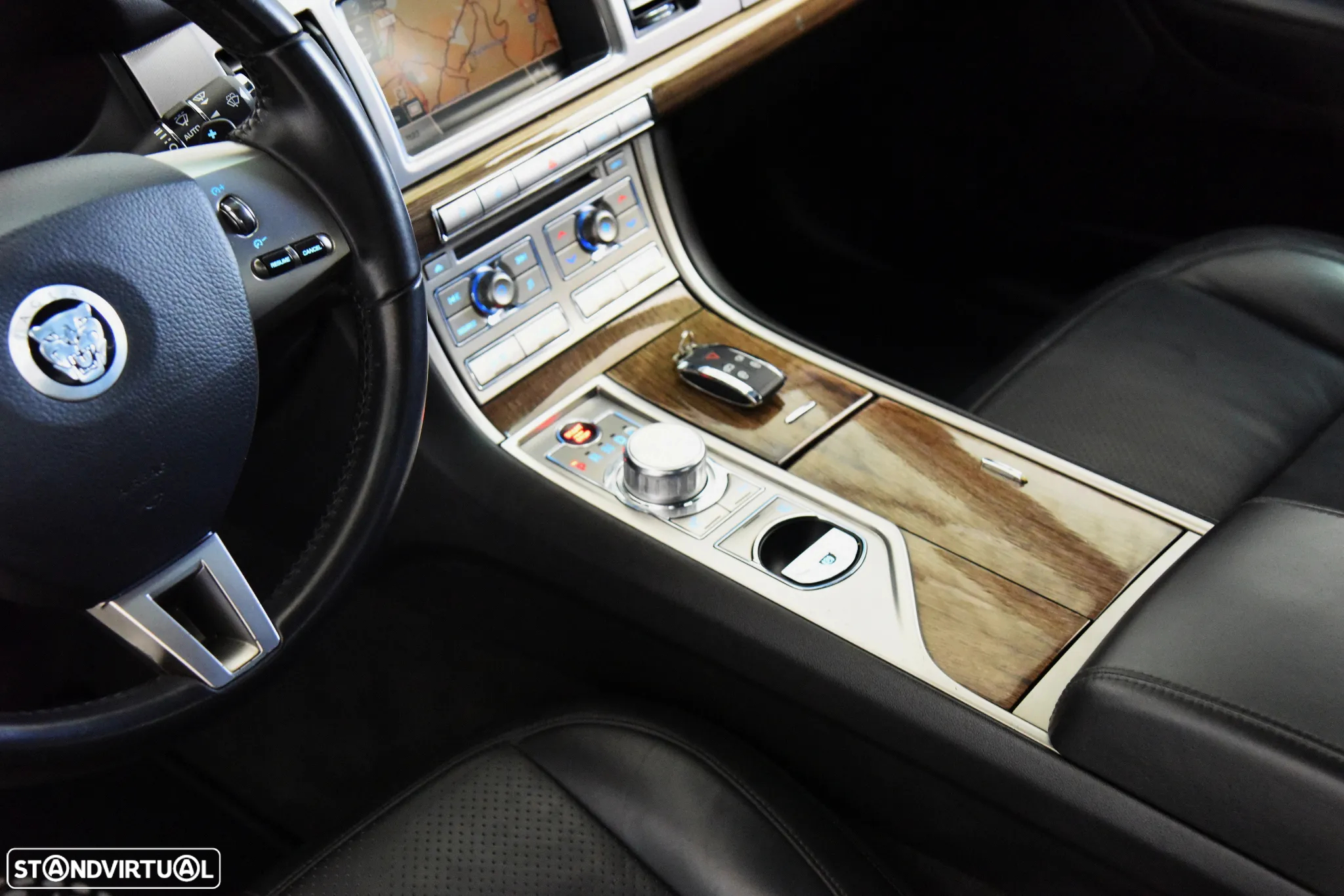 Jaguar XF 2.7 D V6 Luxury - 15