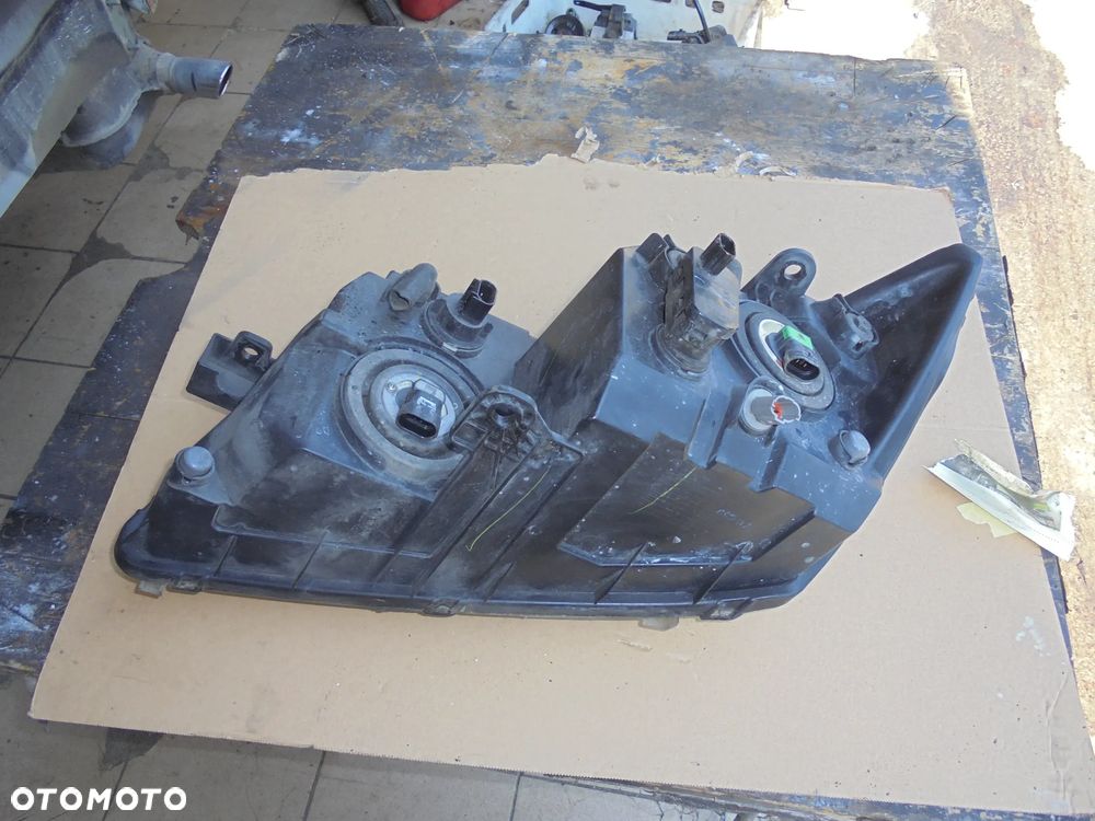 Fiat Freemont lampa przednia  lewa i prawa - 8
