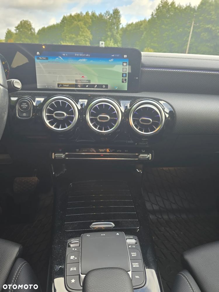 Mercedes-Benz CLA 200 7G-DCT - 4