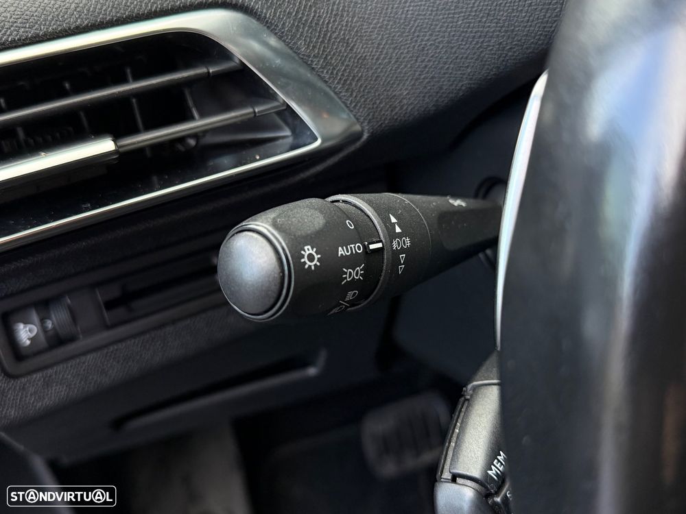 Peugeot 5008 1.5 BlueHDi Allure Pack EAT8 - 23