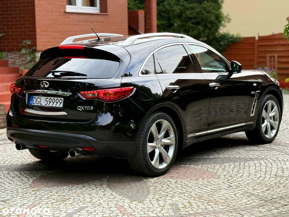 Infiniti QX70 - 16