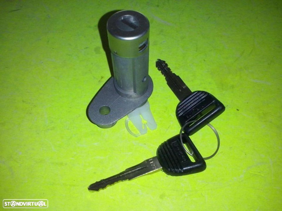 Canhão da tampa da mala Honda Civic EG e EH9 Sedan NOVO - 2