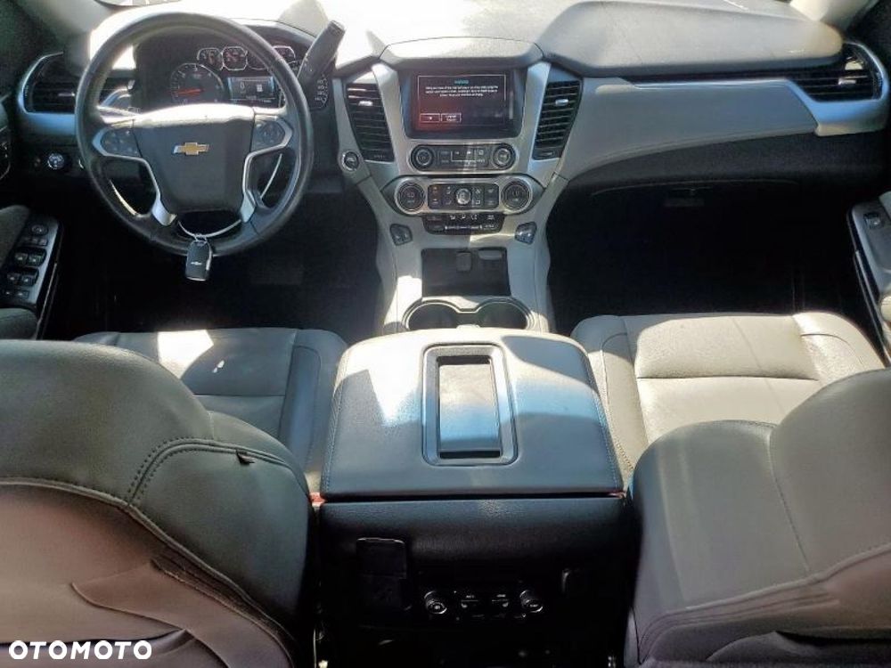 Chevrolet Suburban - 8