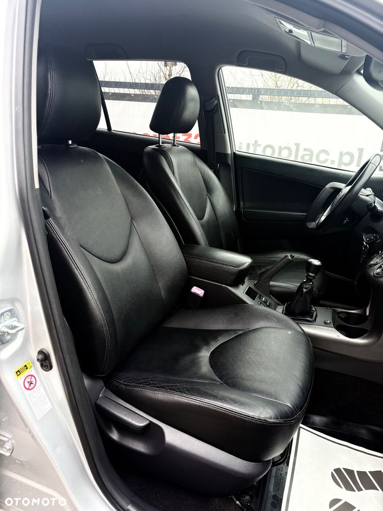 Toyota RAV4 2.2 D-4D Prestige - 9