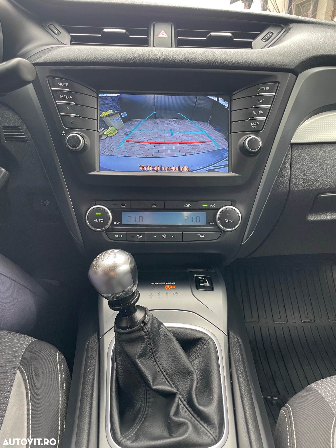 Toyota Avensis 2.0 D-4D Executive - 11