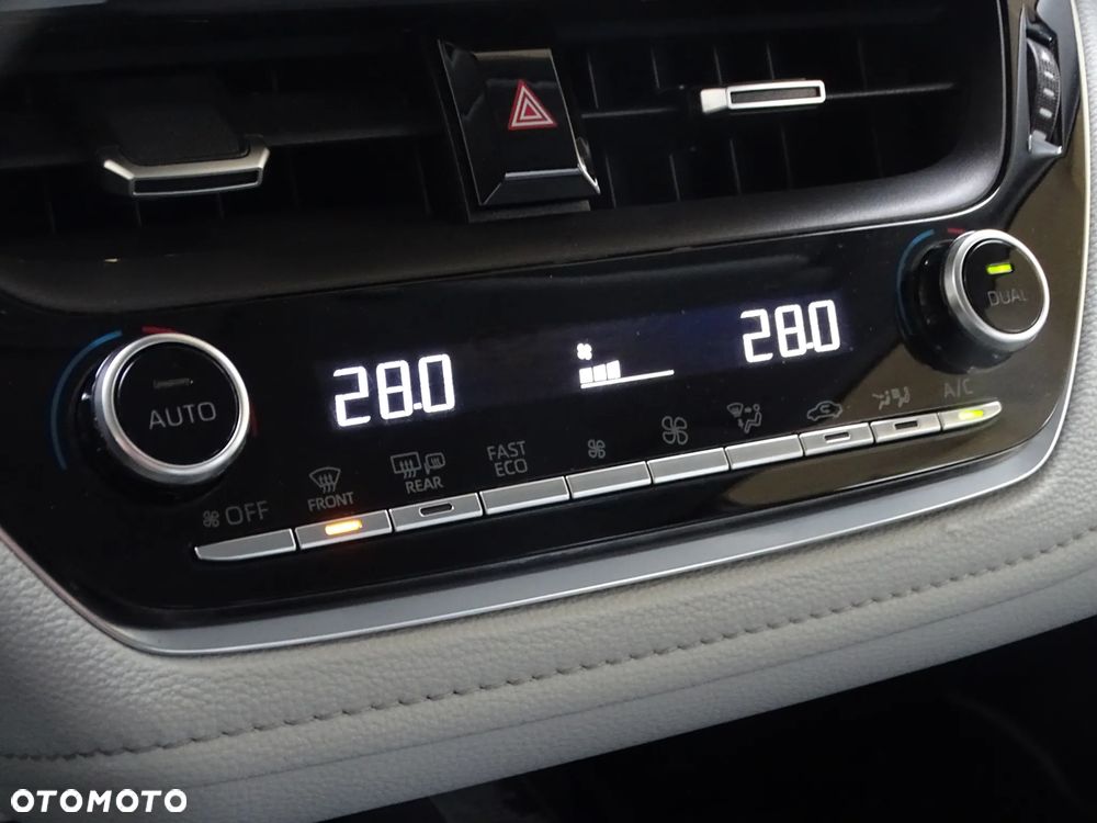 Toyota Corolla 1.8 Hybrid Executive - 16