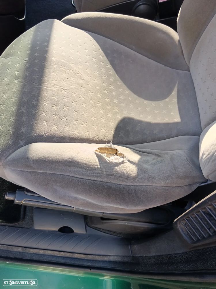 Peugeot 807 2.2 HDi - 13