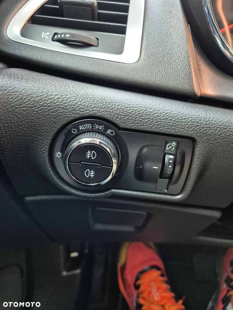 Opel Astra 1.4 T Cosmo - 14