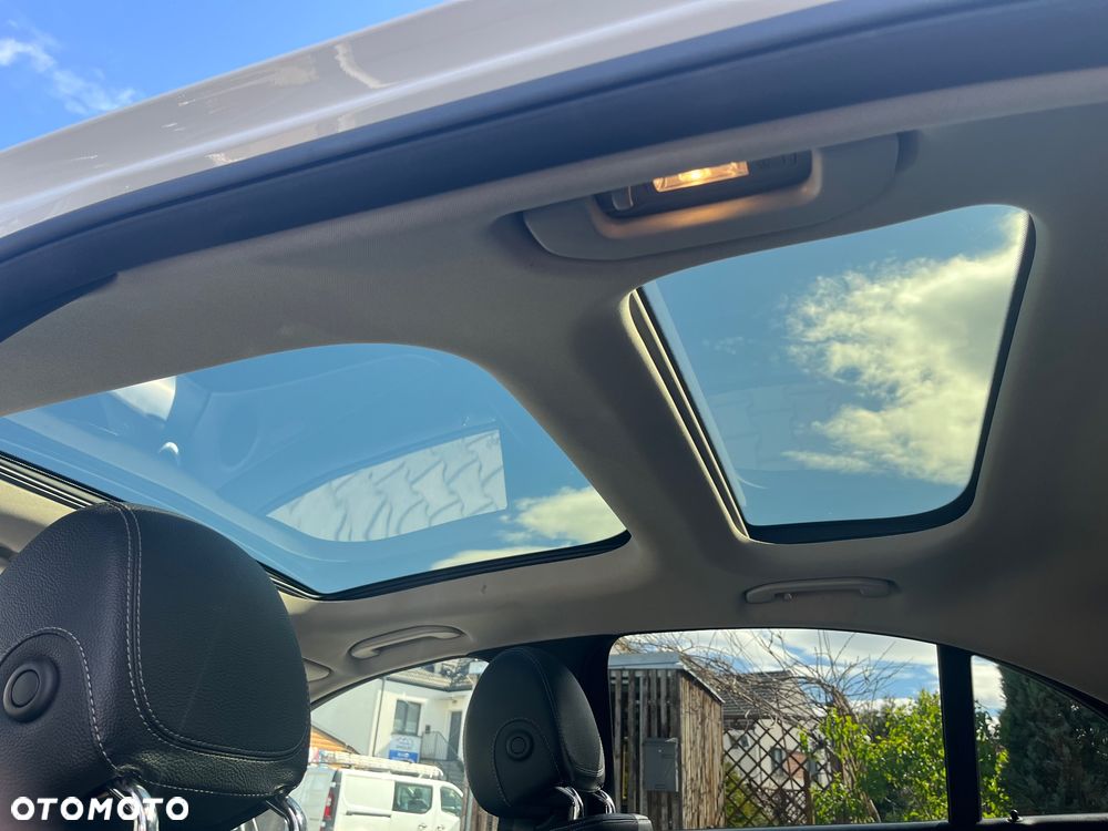 Mercedes-Benz Klasa E 220 d 4-Matic 9G-TRONIC - 11