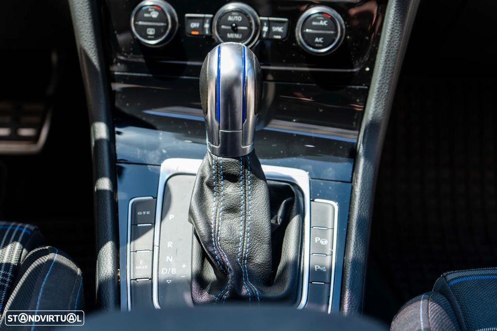 VW Golf 1.4 GTE Plug-In-Hybrid DSG - 11