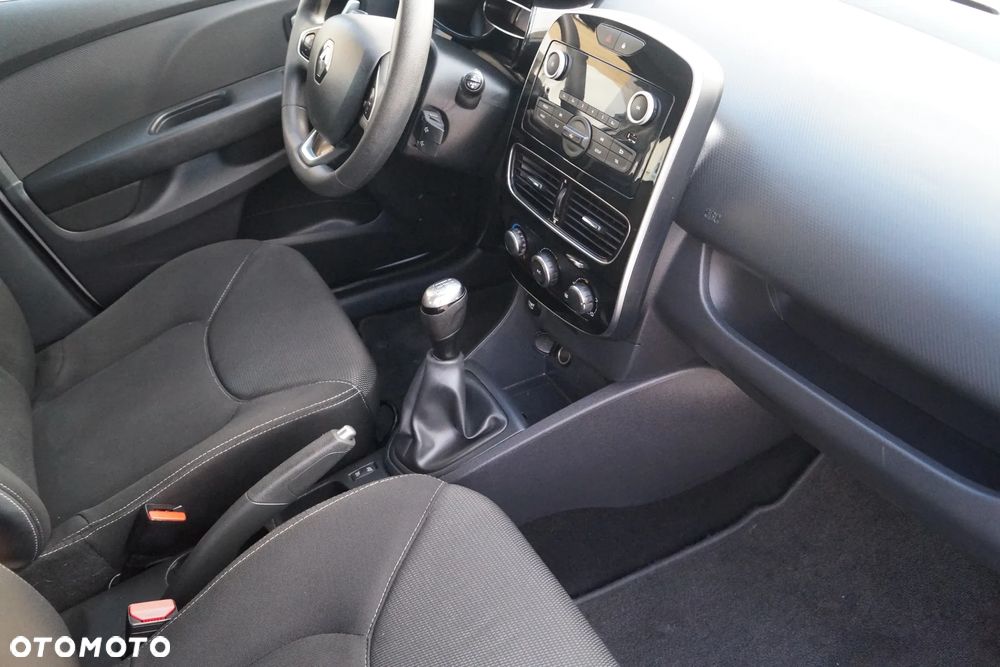 Renault Clio 1.2 16V 75 LIMITED - 13