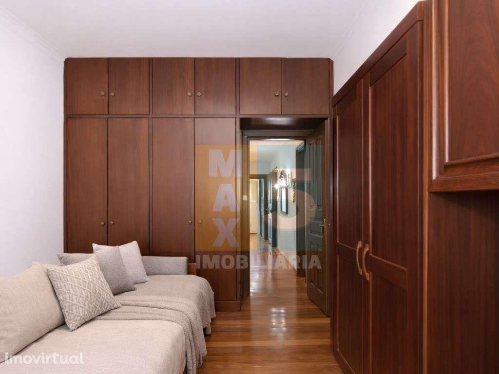 T2+1 com logradouro para remodelação junto á Gulbenkian - Lisboa - Grande imagem: 2/29