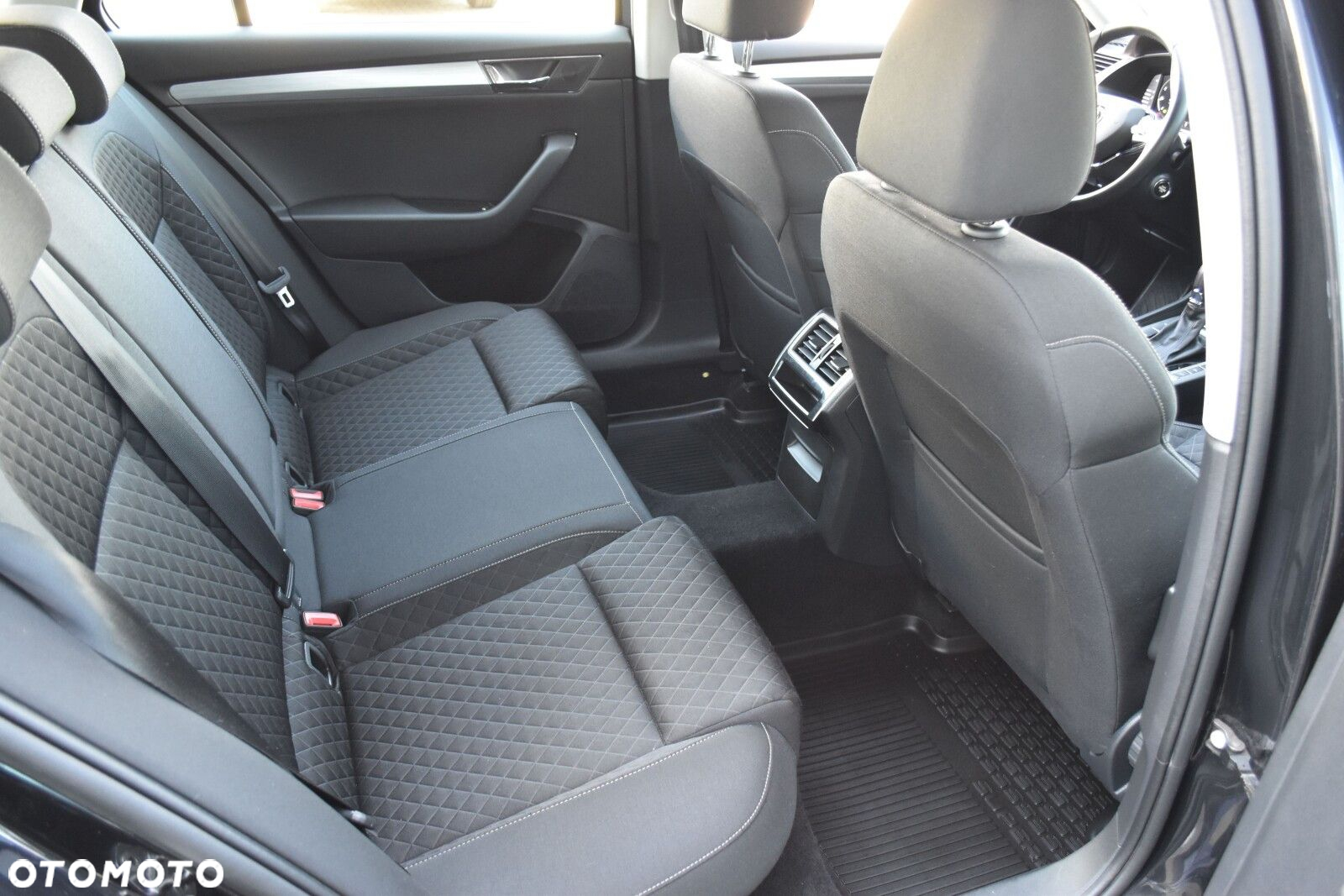 Skoda Superb 1.5 TSI Ambition DSG - 30