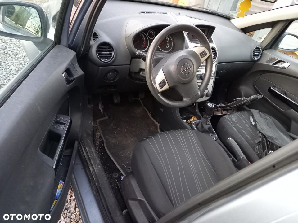 Części Opel Corsa D 1.2 benzyna 04r. 5 drzwi - 5