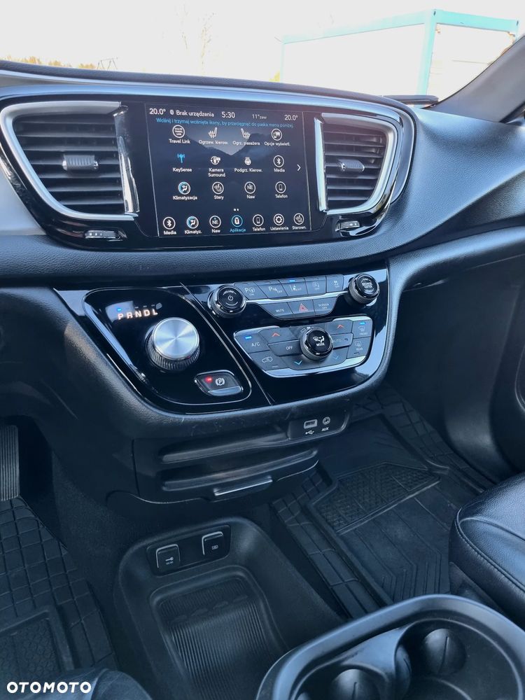 Chrysler Pacifica - 18