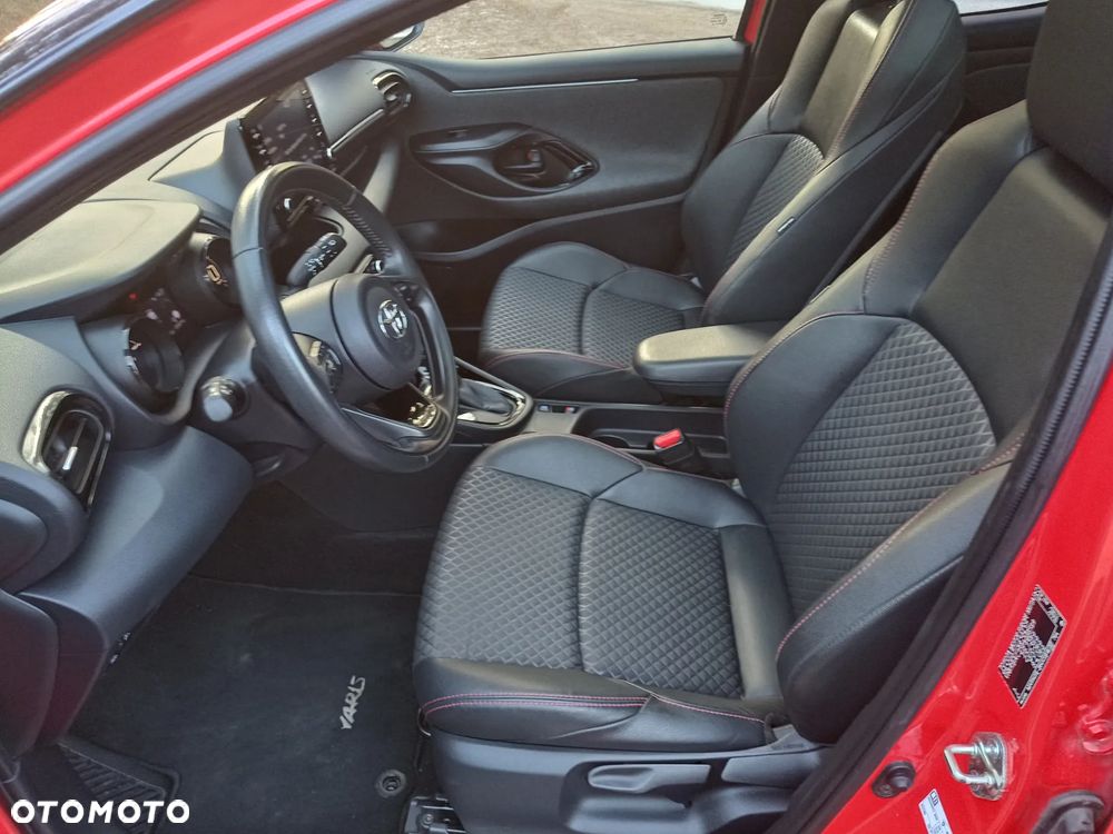 Toyota Yaris Hybrid 100 Premium - 11