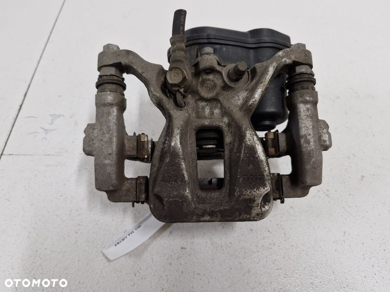 TOYOTA C-HR I 1 LIFT 1.8 HYBRYDA ZACISK HAMULCOWY PRAWY TYŁ TYLNY - 1
